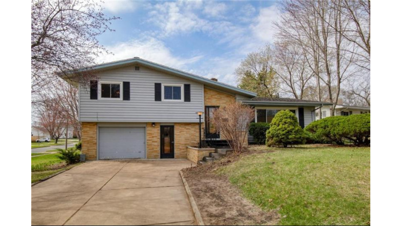 1529 Fairway Street Eau Claire, WI 54701 by Elite Realty Group, Llc $239,900