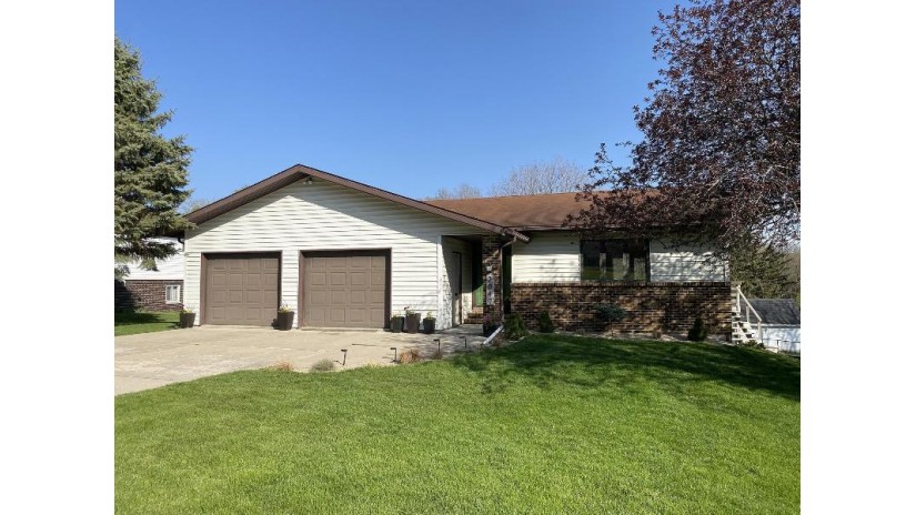 2049 Eagle Drive Freeport, IL 61032 by Barnes Realty, Inc. $209,000