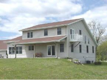 5349 Leonard Point Rd, Omro, WI 54963