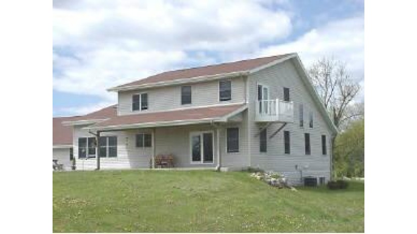 5349 Leonard Point Rd Omro, WI 54963 by Adashun Jones, Inc. - OFF-D: 920-235-0095 $269,900