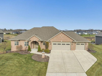 2754 Creekwood Circle, Bellevue, WI 54311