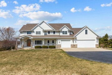 3241 Gray Hawk Trail, Suamico, WI 54313-8389