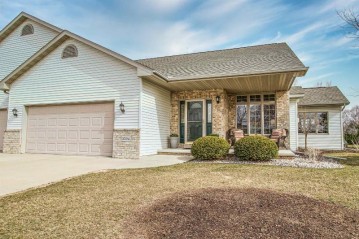 3304 E Fallcreek Lane, Appleton, WI 54913