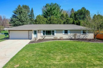 2200 Mahon Court, Green Bay, WI 54311