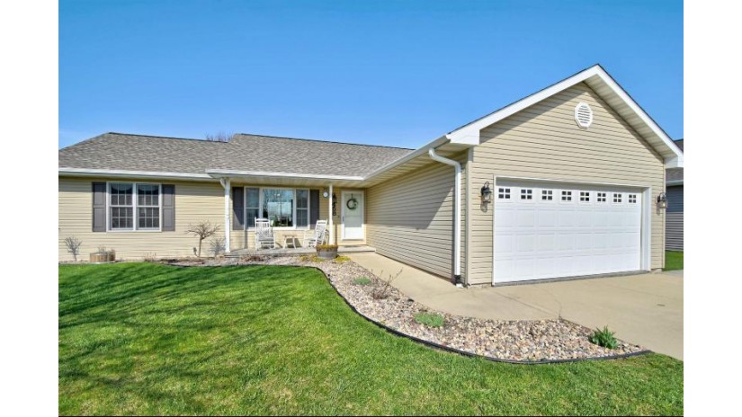 458 Longwood Lane Wrightstown, WI 54180 by Exp Realty Llc $324,900