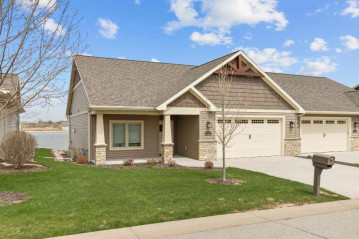 1323 Prairie Lake Circle, Fox Crossing, WI 54956