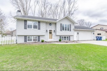 324 Nancy Lane, Pulaski, WI 54162-9466