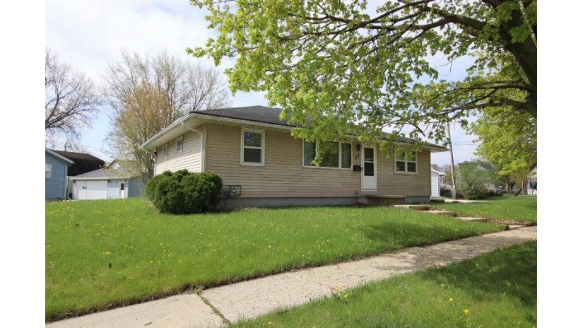 11 Winnebago Street North Fond Du Lac, WI 54937 by Adashun Jones, Inc. - PREF: 920-251-9662 $166,900