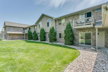 3321 N Casaloma Drive 64, Grand Chute, WI 54913