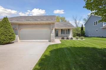 1819 Briarwood Court, DePere, WI 54115