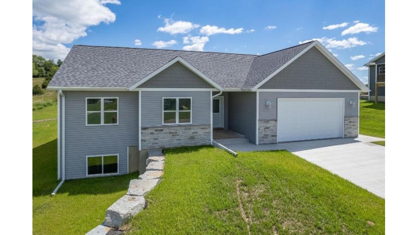2076 Fawn Valley Court Reedsburg, WI 53959 by Re/Max Preferred - Cell: 608-548-1058 $399,000