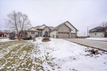 6612 Longhorn Ln, Bristol, WI 53590