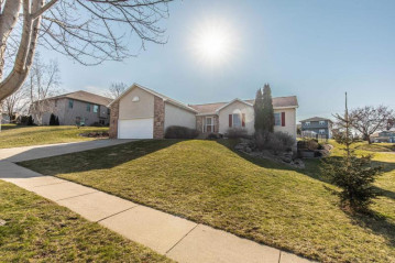 613 Lucky Trail, Mount Horeb, WI 53572