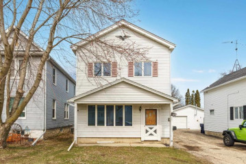 319 E Oak Street, Juneau, WI 53039