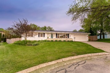 2614 Crestview Court, Monroe, WI 53566