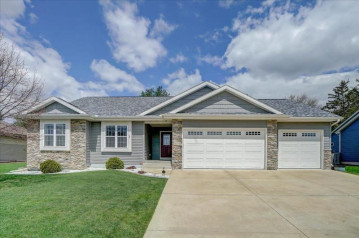 4358 Memorial Circle, Windsor, WI 53598