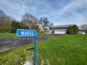 W8856 Burr Oak Drive, Beaver Dam, WI 53916