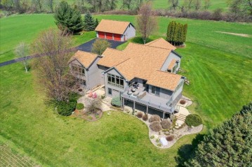 8230 N Riley Rd, Cross Plains, WI 53593