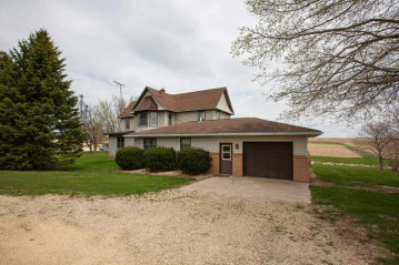 8124 Stage Rd, South Lancaster, WI 53813