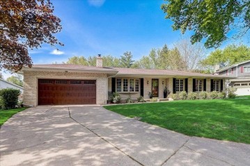 425 Walnut Grove Dr, Madison, WI 53717