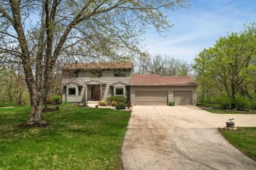 2280 Dahlk Circle, Springdale, WI 53593