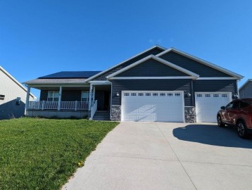 602 Pauquette Pines Lane, Poynette, WI 53955