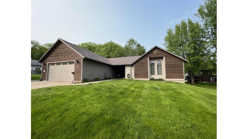 302 Jones Drive Rothschild, WI 54474 by First Weber - homeinfo@firstweber.com $299,900