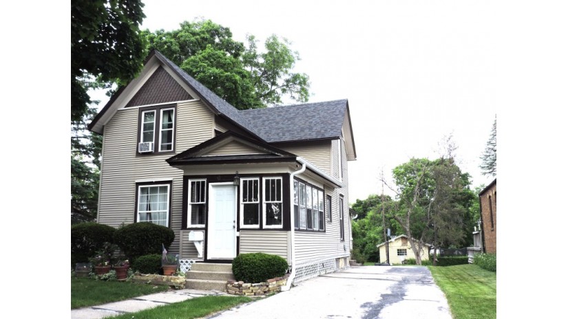 507 E Wisconsin St Delavan, WI 53115 by Shorewest Realtors $195,900