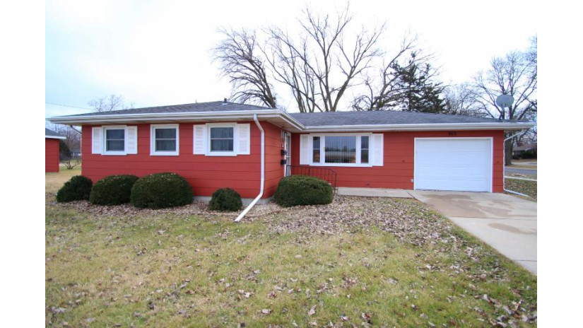 213 W Rockwell Ave Fort Atkinson, WI 53538 by RE/MAX Community Realty $239,000