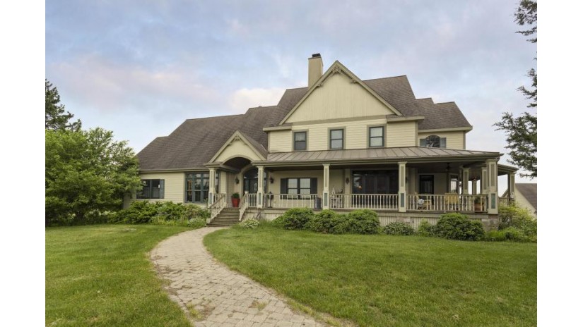 W2839 Becker Ln Hebron, WI 53549 by RE/MAX Community Realty $1,300,000