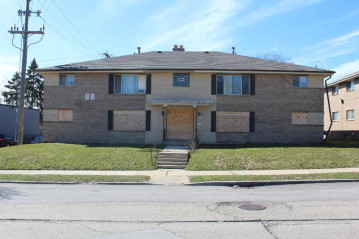 7701 W Hampton Ave, Milwaukee, WI 53218-4705