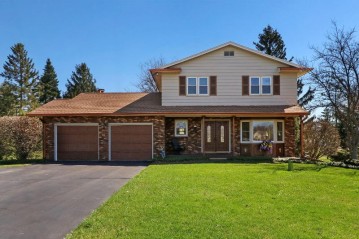 555 Devils Ln, Walworth, WI 53184-5833