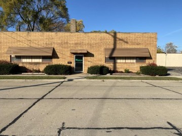 2040 Grove Ave, Racine, WI 53405-3844