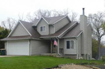 1461 Oak St, Twin Lakes, WI 53181-9423