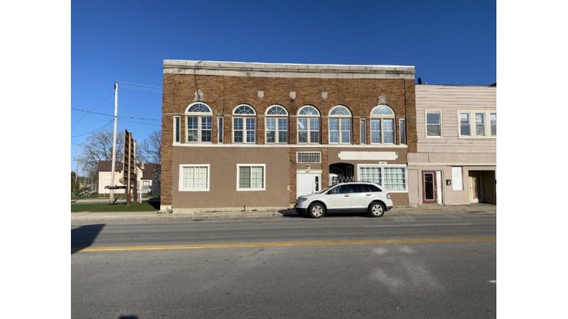 1105 Washington Ave Racine, WI 53403 by RE/MAX Newport - office@newportelite.com $475,000