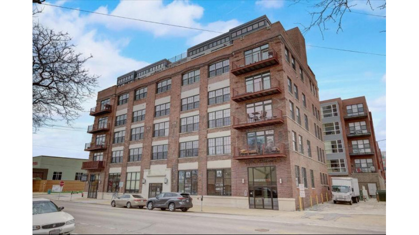 525 E Chicago St 404 Milwaukee, WI 53202 by Keller Williams Realty-Milwaukee Southwest - 262-599-8980 $294,900