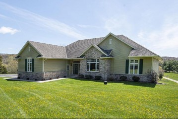 1550 Indian Spring Dr, Delafield, WI 53018-2231