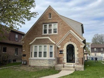 3893 N 41st St, Milwaukee, WI 53216-3065