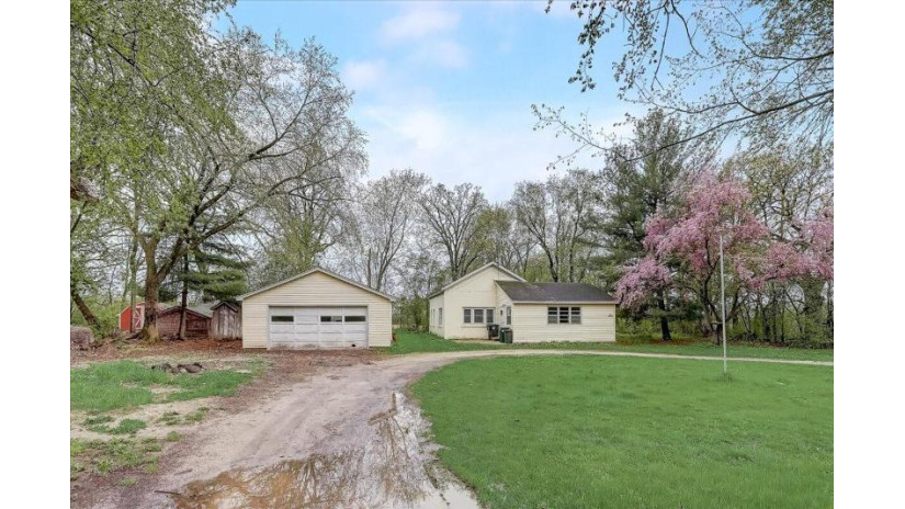 S47W39481 County Road Zc - Ottawa, WI 53118 by Benchmark Real Estate, LLC $185,000