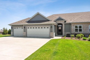 3075 Fairway View Ct, Richfield, WI 53033-7501