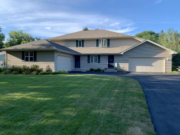 1023 Sunset Dr, Delafield, WI 53018-1946