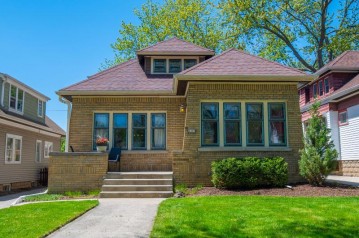 2409 N 66th St, Wauwatosa, WI 53213-1432