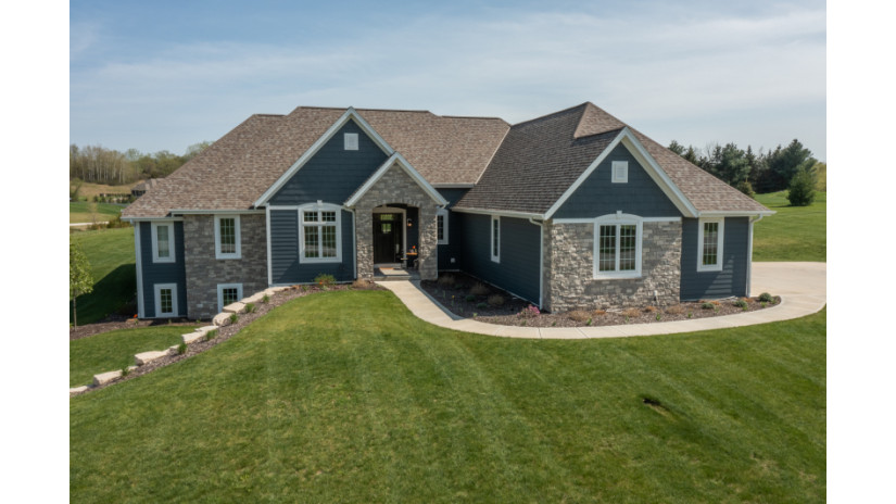 5216 Red Cedar Ct West Bend, WI 53095 by Shorewest Realtors $769,900