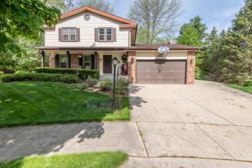 2830 St Andrews Ct, Waukesha, WI 53188-1373