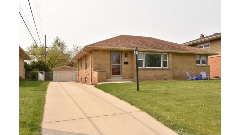 319 W Lexington Blvd Glendale, WI 53217 by EXP Realty LLC-West Allis $269,900