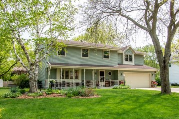 11743 W Waterford Ave, Greenfield, WI 53228-1860