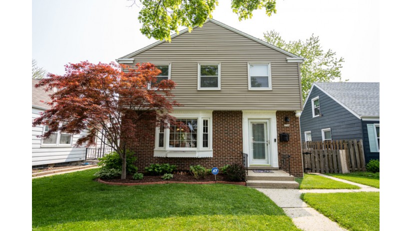 3764 S 15th Pl Milwaukee, WI 53221 by Shorewest Realtors $269,900