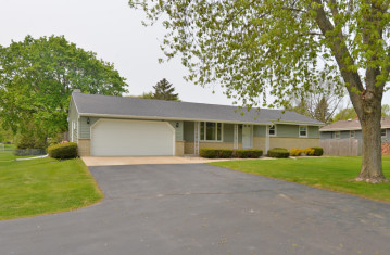 6520 Douglas Ave, Caledonia, WI 53402-5211