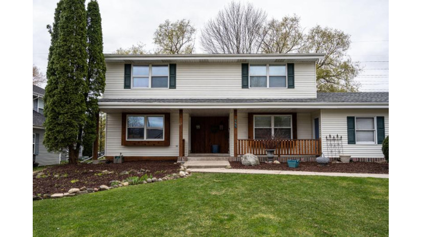 629 W Briarknoll Ct Saukville, WI 53080 by Welcome Home Real Estate Group, LLC $249,900