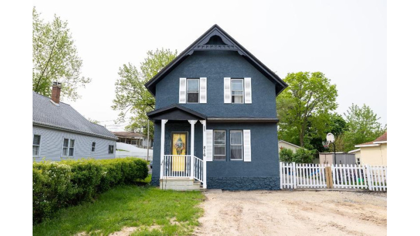 816 Main St Onalaska, WI 54650 by @properties La Crosse $185,000